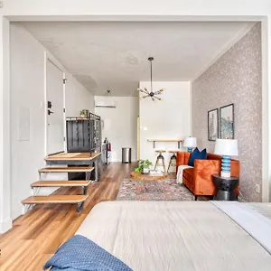 https://stay-collection-bright-brooklyn-studio.portland-hotels.info