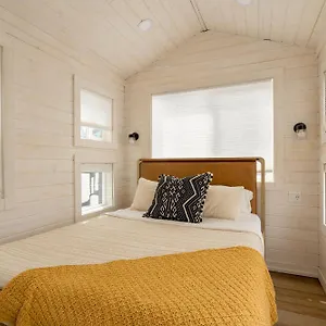 https://stay-collection-the-tiny-oasis-steps-to-local-coffee.portland-hotels.info