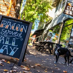 https://stay-collection-beach-vibes-getaway-near-burnside-laurelhurst.portland-hotels.info